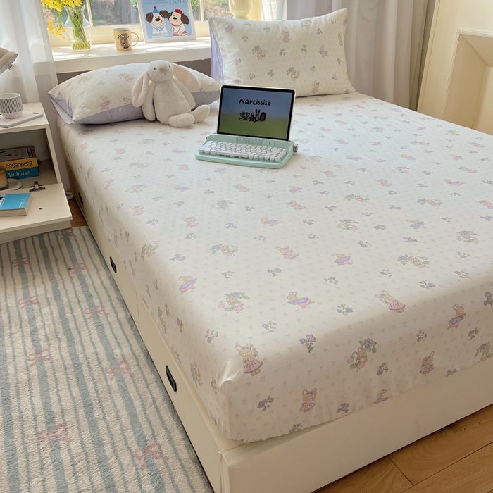 91家纺网 家纺一手货源 找家纺 六巷胡同 2026新款40支全棉13070卡通单品床笠 假日庄园兔