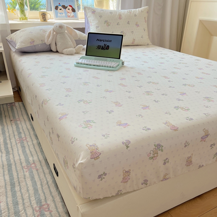 91家纺网 家纺一手货源 找家纺 六巷胡同 2026新款40支全棉13070卡通单品床笠 假日庄园兔