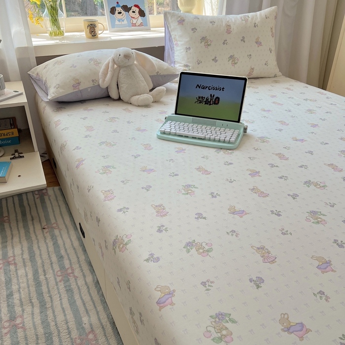 91家纺网 家纺一手货源 找家纺 六巷胡同 2026新款40支全棉13070卡通单品床笠 假日庄园兔