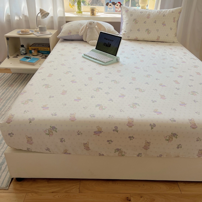 91家纺网 家纺一手货源 找家纺 六巷胡同 2026新款40支全棉13070卡通单品床笠 假日庄园兔