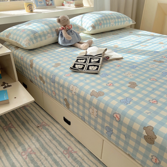 91家纺网 家纺一手货源 找家纺 六巷胡同 2026新款40支全棉13070卡通单品床笠 蓝格奶油狗