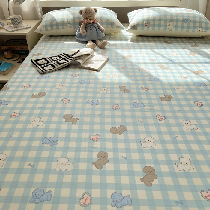 91家纺网 家纺一手货源 找家纺 六巷胡同 2026新款40支全棉13070卡通单品床笠 蓝格奶油狗