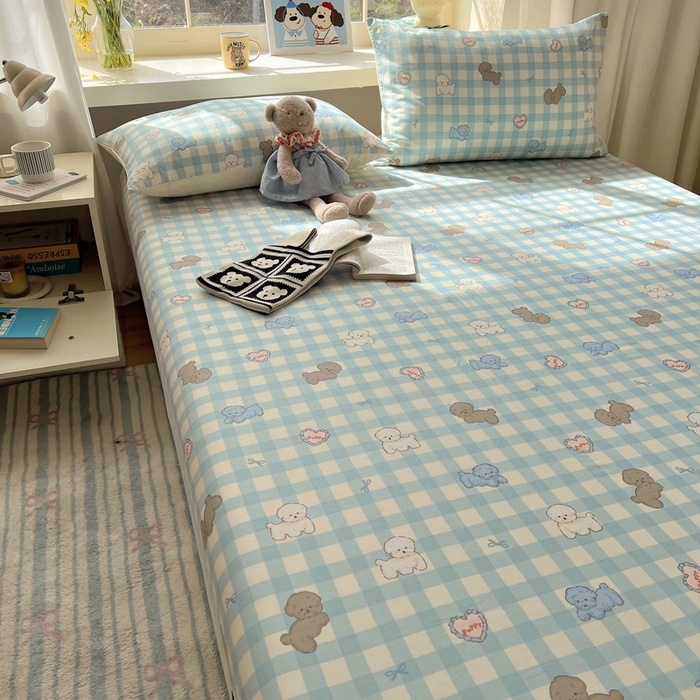 91家纺网 家纺一手货源 找家纺 六巷胡同 2026新款40支全棉13070卡通单品床笠 蓝格奶油狗