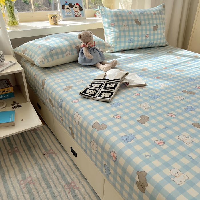 91家纺网 家纺一手货源 找家纺 六巷胡同 2026新款40支全棉13070卡通单品床笠 蓝格奶油狗