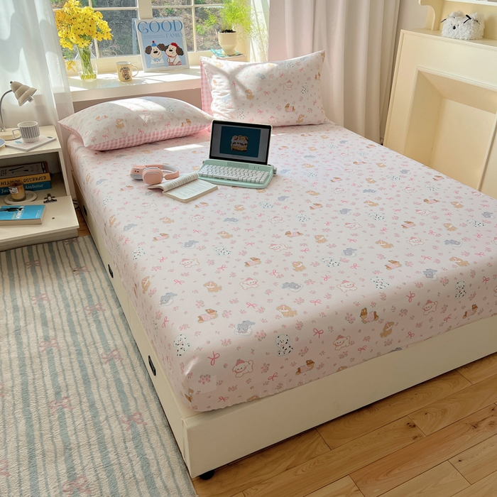 91家纺网 家纺一手货源 找家纺 六巷胡同 2026新款40支全棉13070卡通单品床笠 浪漫碎花犬