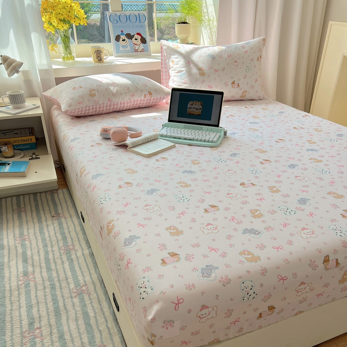 91家纺网 家纺一手货源 找家纺 六巷胡同 2026新款40支全棉13070卡通单品床笠 浪漫碎花犬