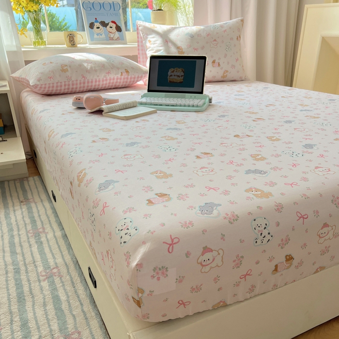 91家纺网 家纺一手货源 找家纺 六巷胡同 2026新款40支全棉13070卡通单品床笠 浪漫碎花犬