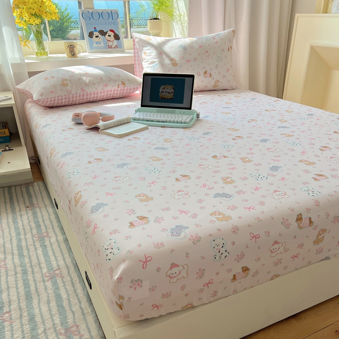 91家纺网 家纺一手货源 找家纺 六巷胡同 2026新款40支全棉13070卡通单品床笠 浪漫碎花犬