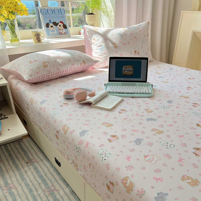 91家纺网 家纺一手货源 找家纺 六巷胡同 2026新款40支全棉13070卡通单品床笠 浪漫碎花犬