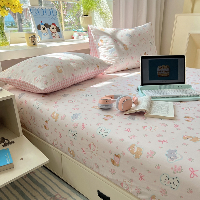 91家纺网 家纺一手货源 找家纺 六巷胡同 2026新款40支全棉13070卡通单品床笠 浪漫碎花犬