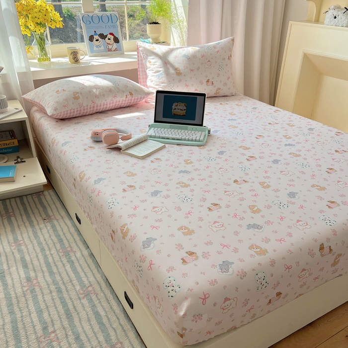 91家纺网 家纺一手货源 找家纺 六巷胡同 2026新款40支全棉13070卡通单品床笠 浪漫碎花犬