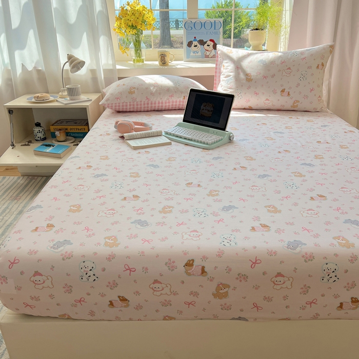 91家纺网 家纺一手货源 找家纺 六巷胡同 2026新款40支全棉13070卡通单品床笠 浪漫碎花犬