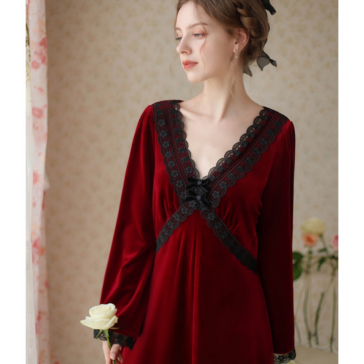 91家纺网 家纺一手货源 找家纺 洛兰沙家居馆 2026新款秋冬宽松复古宫廷绒款V领睡裙睡袍长袖长款公主保暖家居服绒睡衣 红色