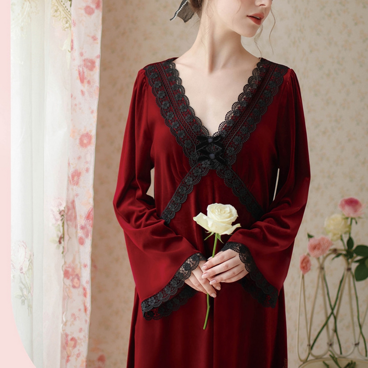 91家纺网 家纺一手货源 找家纺 洛兰沙家居馆 2026新款秋冬宽松复古宫廷绒款V领睡裙睡袍长袖长款公主保暖家居服绒睡衣 红色