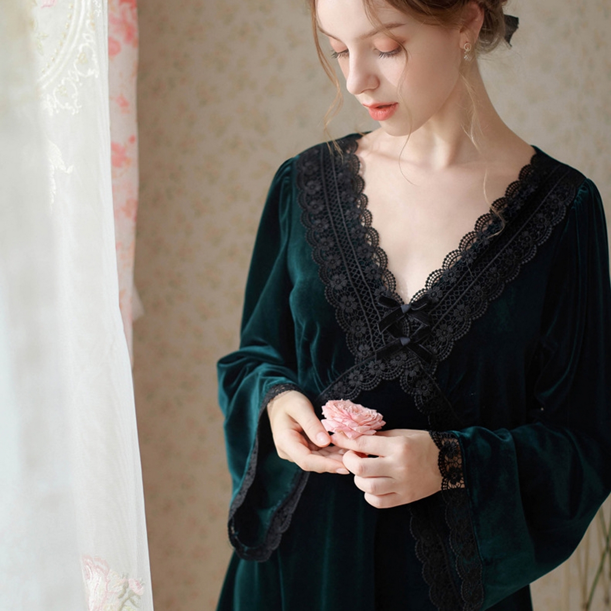 91家纺网 家纺一手货源 找家纺 洛兰沙家居馆 2026新款秋冬宽松复古宫廷绒款V领睡裙睡袍长袖长款公主保暖家居服绒睡衣 绿色