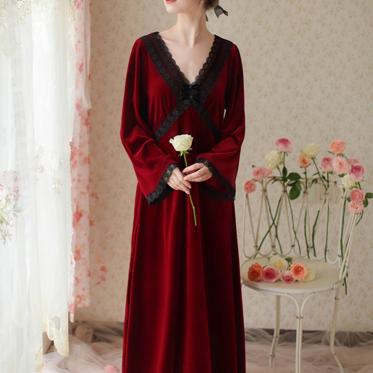 91家纺网 家纺一手货源 找家纺 洛兰沙家居馆 2026新款秋冬宽松复古宫廷绒款V领睡裙睡袍长袖长款公主保暖家居服绒睡衣 红色