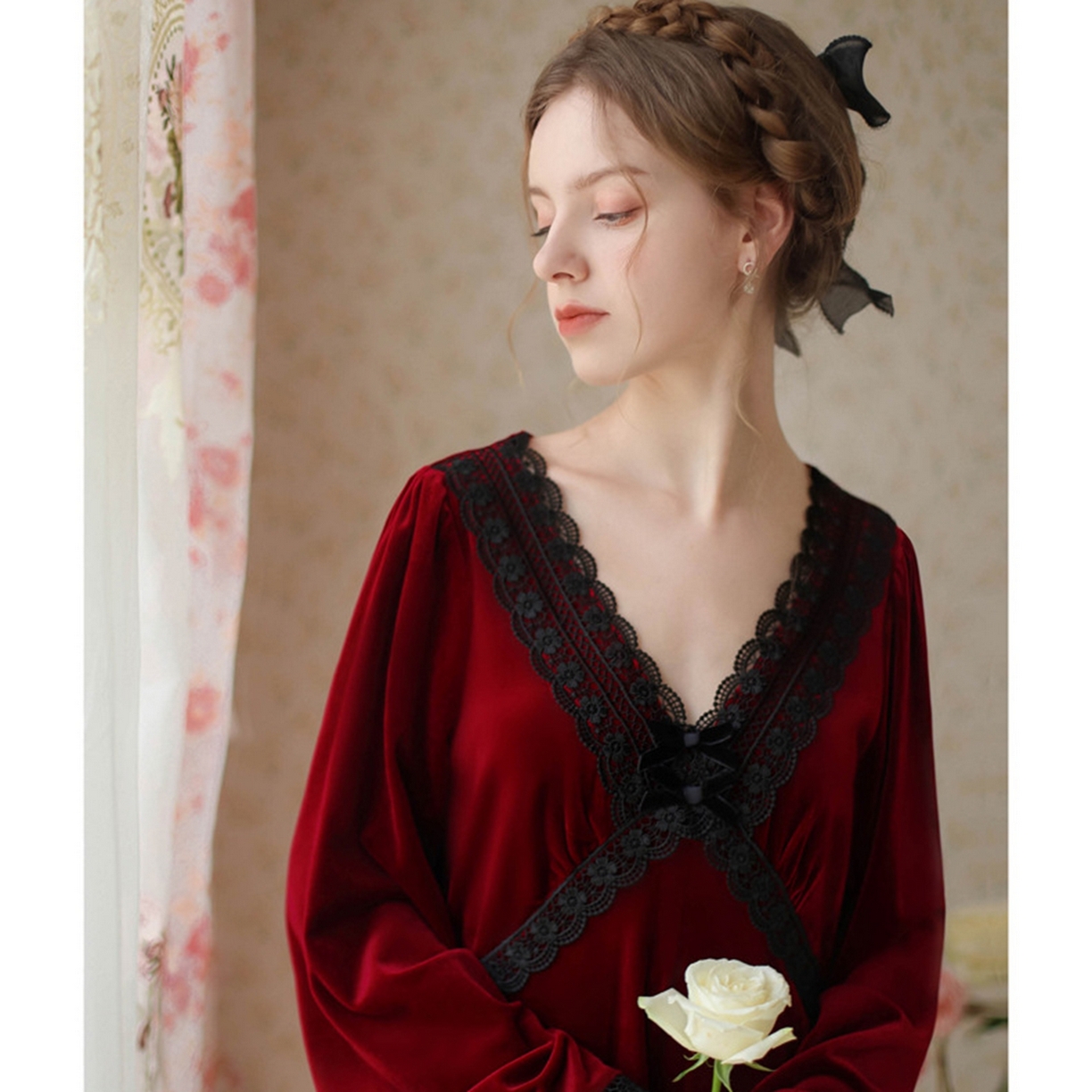 91家纺网 家纺一手货源 找家纺 洛兰沙家居馆 2026新款秋冬宽松复古宫廷绒款V领睡裙睡袍长袖长款公主保暖家居服绒睡衣 红色