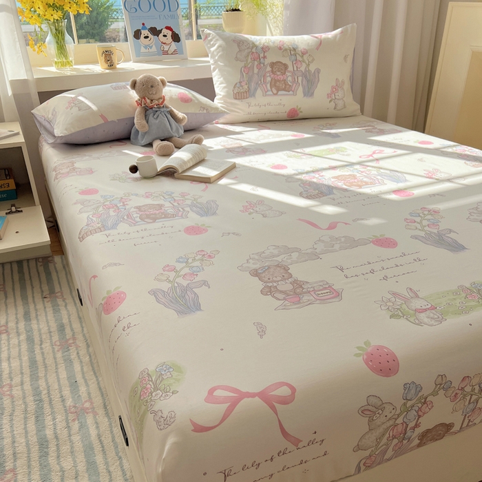 91家纺网 家纺一手货源 找家纺 六巷胡同 2026新款40支全棉13070卡通单品床笠 秘境花园熊