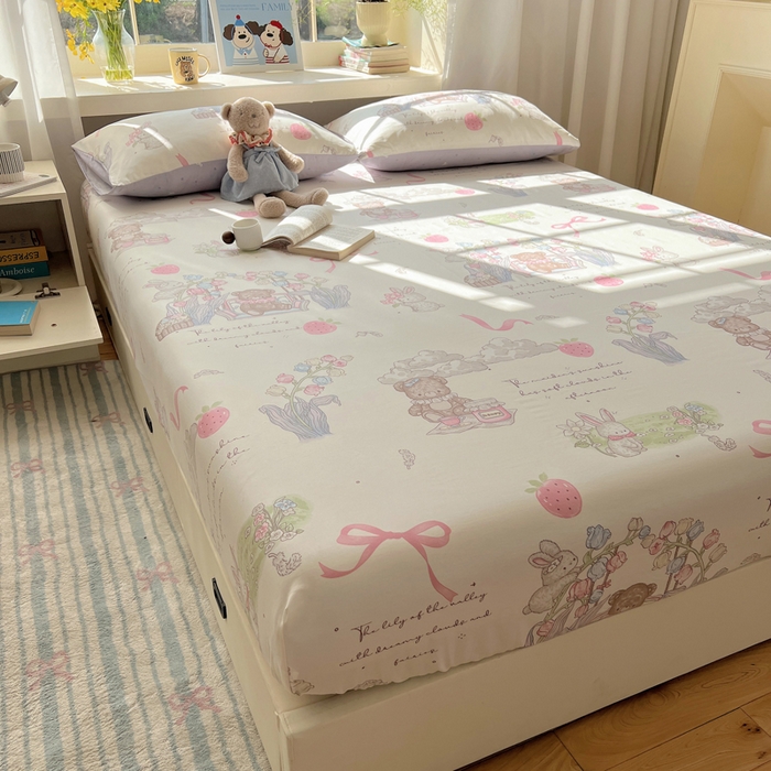 91家纺网 家纺一手货源 找家纺 六巷胡同 2026新款40支全棉13070卡通单品床笠 秘境花园熊