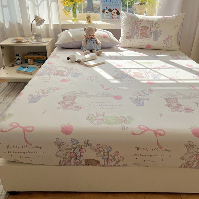 91家纺网 家纺一手货源 找家纺 六巷胡同 2026新款40支全棉13070卡通单品床笠 秘境花园熊