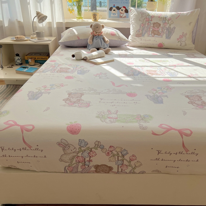 91家纺网 家纺一手货源 找家纺 六巷胡同 2026新款40支全棉13070卡通单品床笠 秘境花园熊