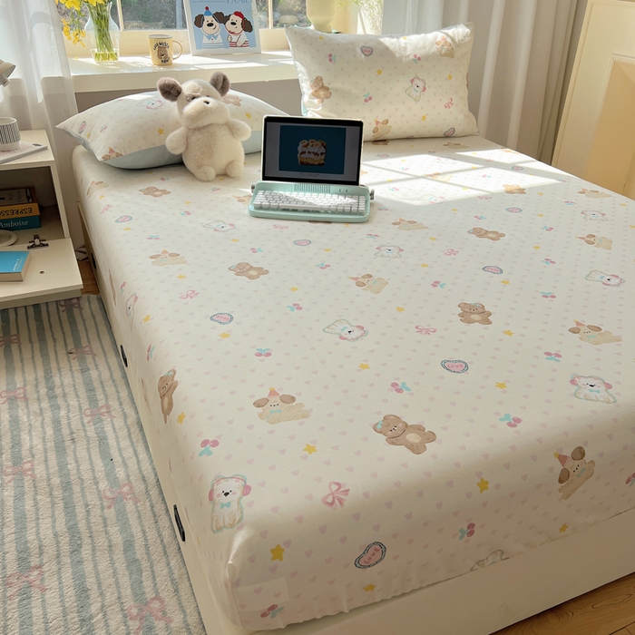 91家纺网 家纺一手货源 找家纺 六巷胡同 2026新款40支全棉13070卡通单品床笠 奶油甜心熊