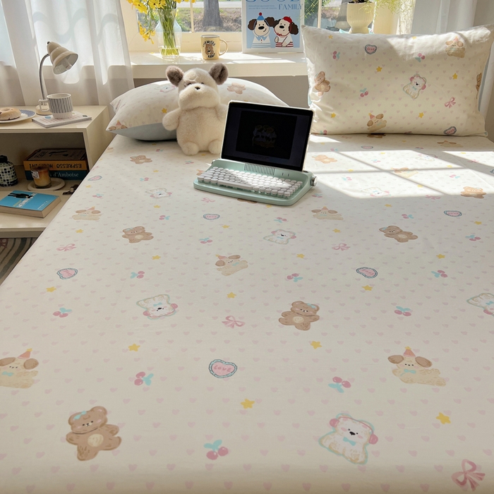 91家纺网 家纺一手货源 找家纺 六巷胡同 2026新款40支全棉13070卡通单品床笠 奶油甜心熊