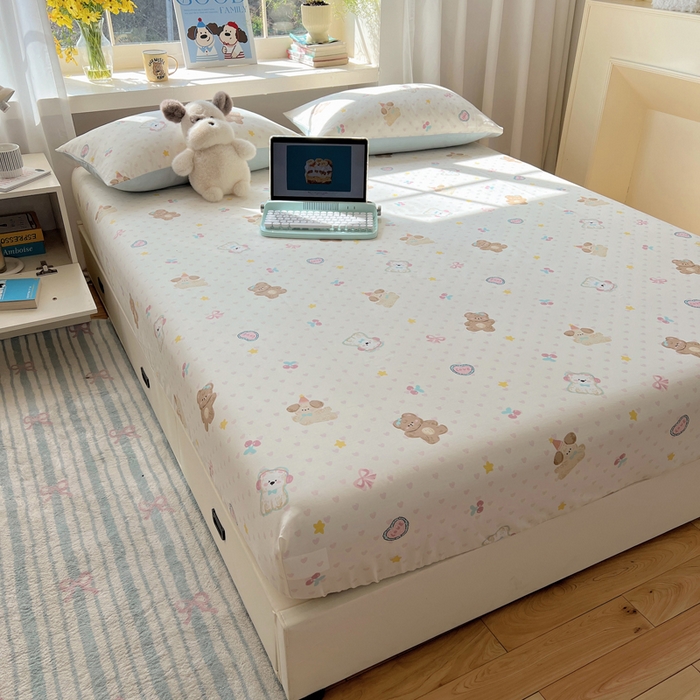 91家纺网 家纺一手货源 找家纺 六巷胡同 2026新款40支全棉13070卡通单品床笠 奶油甜心熊