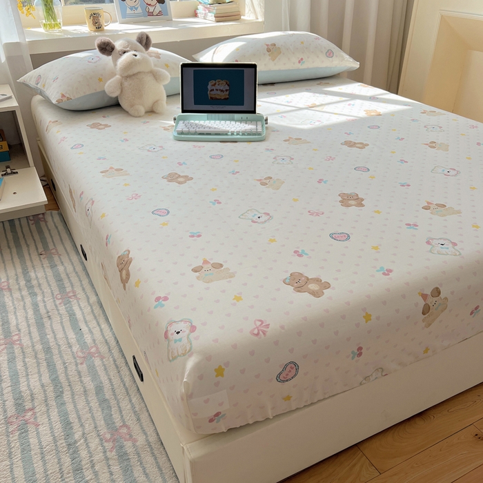 91家纺网 家纺一手货源 找家纺 六巷胡同 2026新款40支全棉13070卡通单品床笠 奶油甜心熊