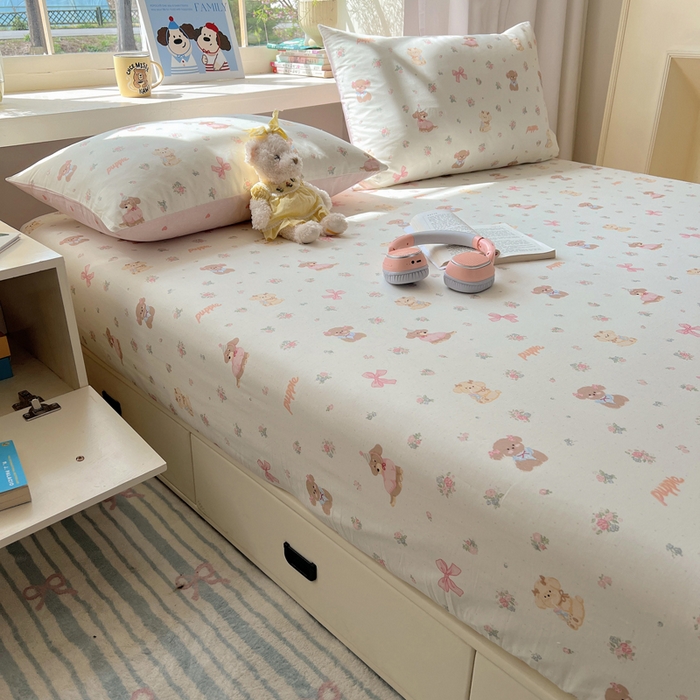 91家纺网 家纺一手货源 找家纺 六巷胡同 2026新款40支全棉13070卡通单品床笠 派对害羞狗