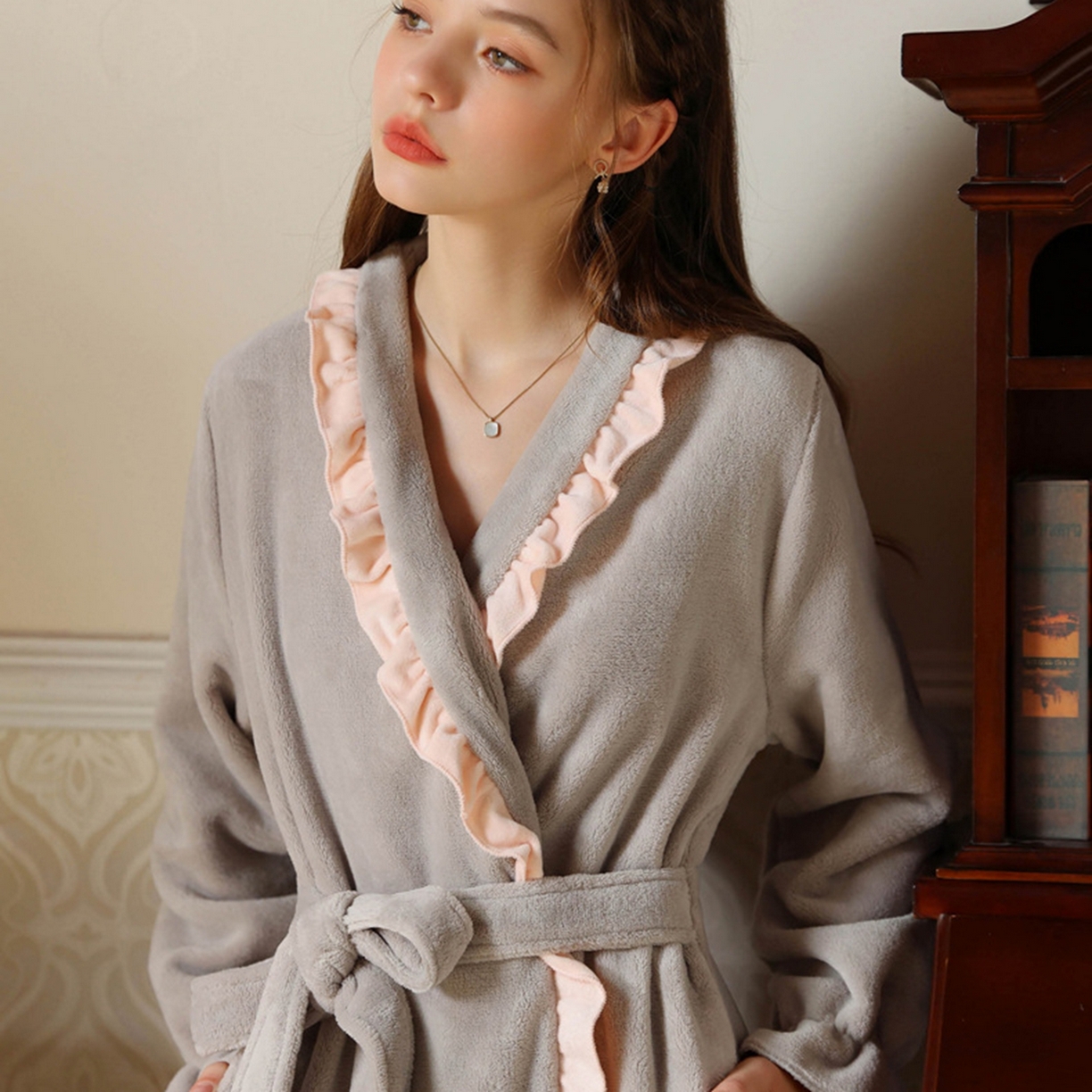 91家纺网 家纺一手货源 找家纺 洛兰沙家居馆 2026新款秋冬宽松复古宫廷绒睡袍少女厚长袖长款公主加厚保暖家居服绒睡衣 灰色
