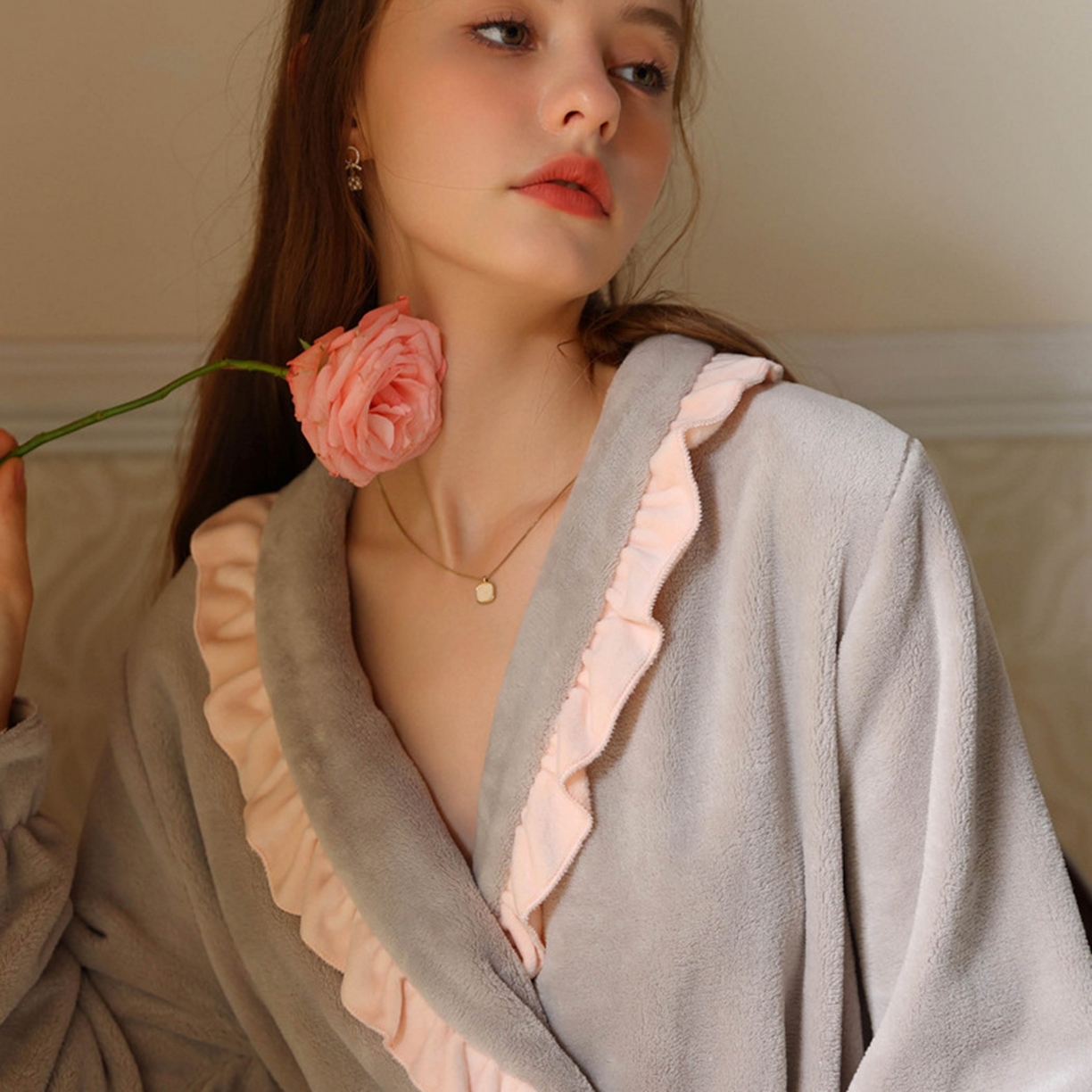 91家纺网 家纺一手货源 找家纺 洛兰沙家居馆 2026新款秋冬宽松复古宫廷绒睡袍少女厚长袖长款公主加厚保暖家居服绒睡衣 灰色