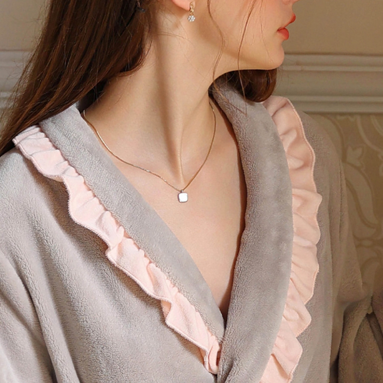 91家纺网 家纺一手货源 找家纺 洛兰沙家居馆 2026新款秋冬宽松复古宫廷绒睡袍少女厚长袖长款公主加厚保暖家居服绒睡衣 灰色