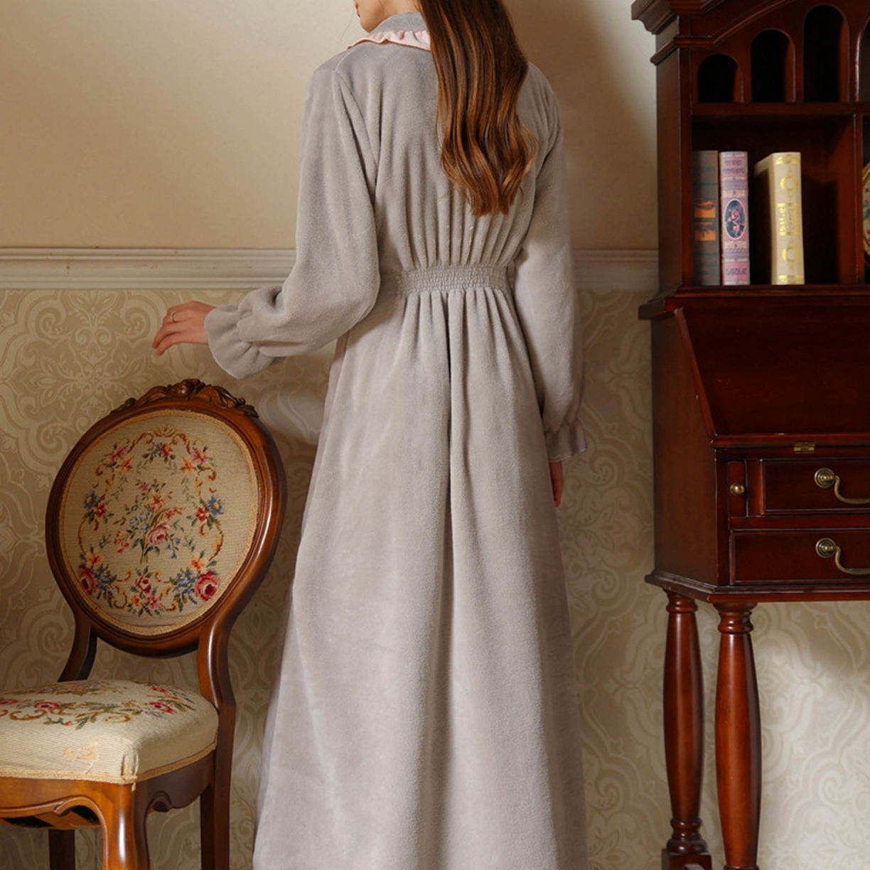 91家纺网 家纺一手货源 找家纺 洛兰沙家居馆 2026新款秋冬宽松复古宫廷绒睡袍少女厚长袖长款公主加厚保暖家居服绒睡衣 灰色