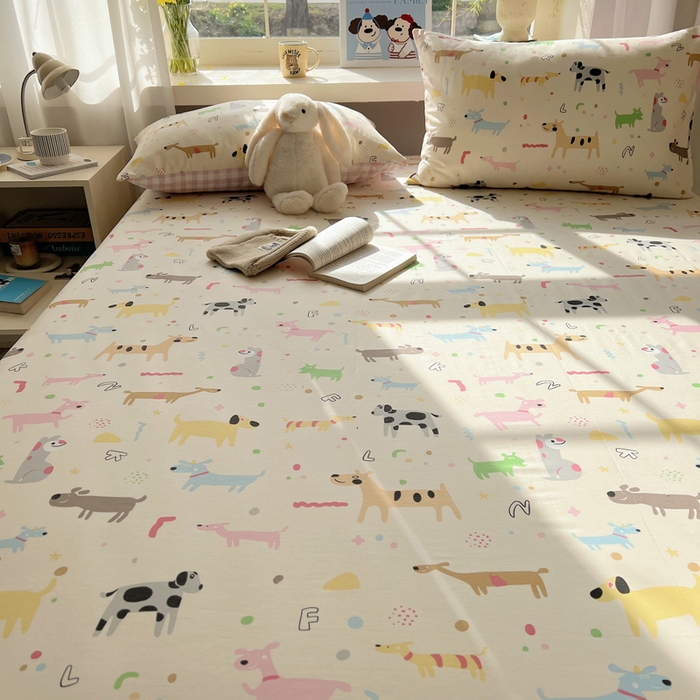 91家纺网 家纺一手货源 找家纺 六巷胡同 2026新款40支全棉13070卡通单品床笠 趣味斑点狗