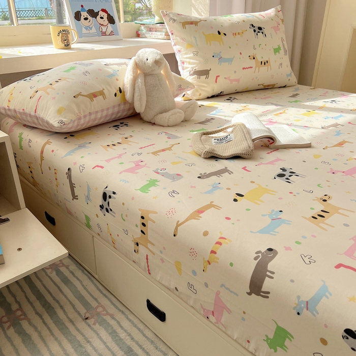 91家纺网 家纺一手货源 找家纺 六巷胡同 2026新款40支全棉13070卡通单品床笠 趣味斑点狗