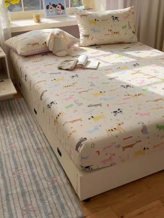 91家纺网 家纺一手货源 找家纺 六巷胡同 2026新款40支全棉13070卡通单品床笠 趣味斑点狗