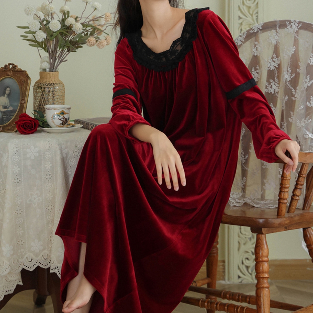 91家纺网 家纺一手货源 找家纺 洛兰沙家居馆 2026新款秋冬宽松复古蕾丝丝绒睡裙少女厚长袖长款公主风蓄热保暖家居服绒睡衣 红色
