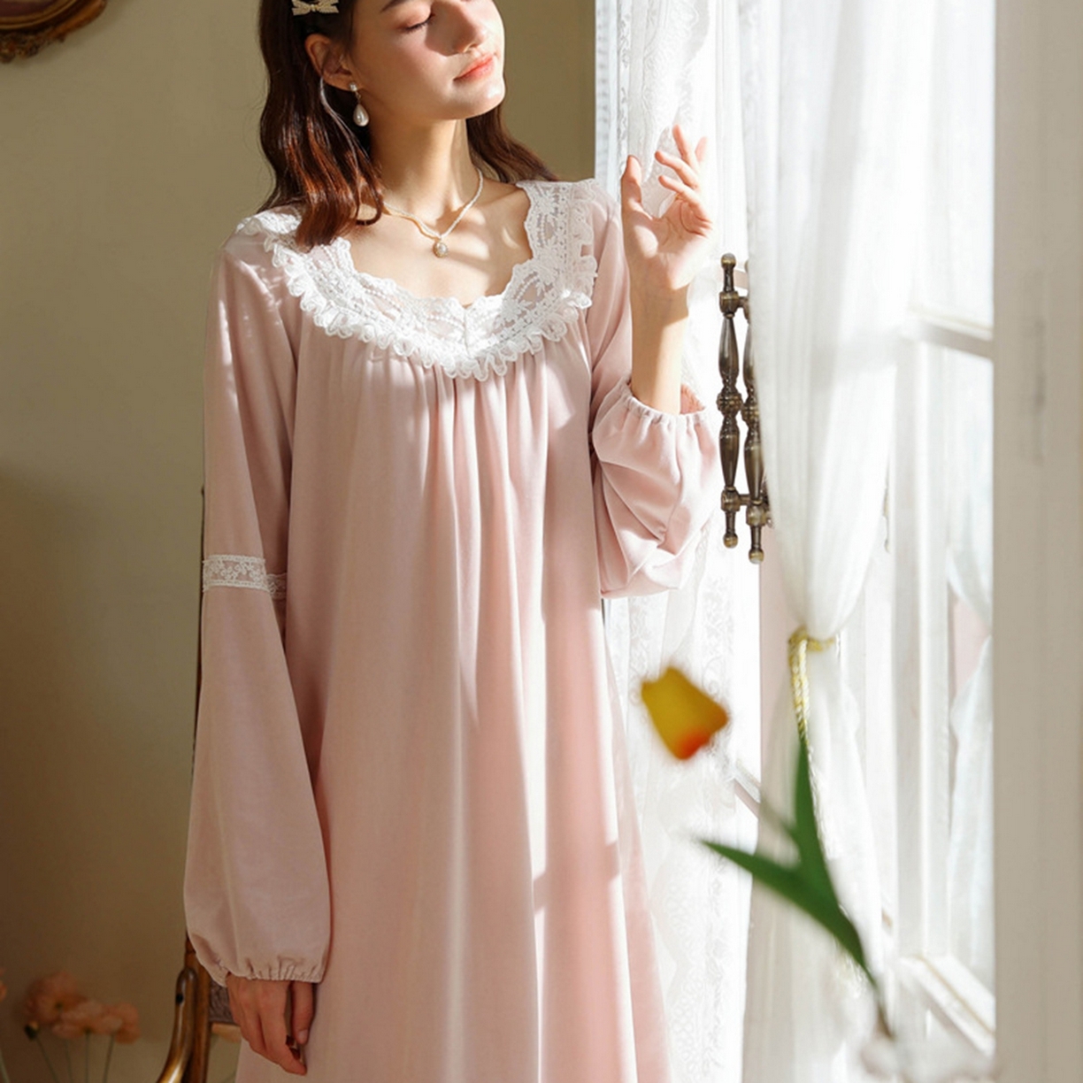91家纺网 家纺一手货源 找家纺 洛兰沙家居馆 2026新款秋冬宽松复古蕾丝丝绒睡裙少女厚长袖长款公主风蓄热保暖家居服绒睡衣 粉色