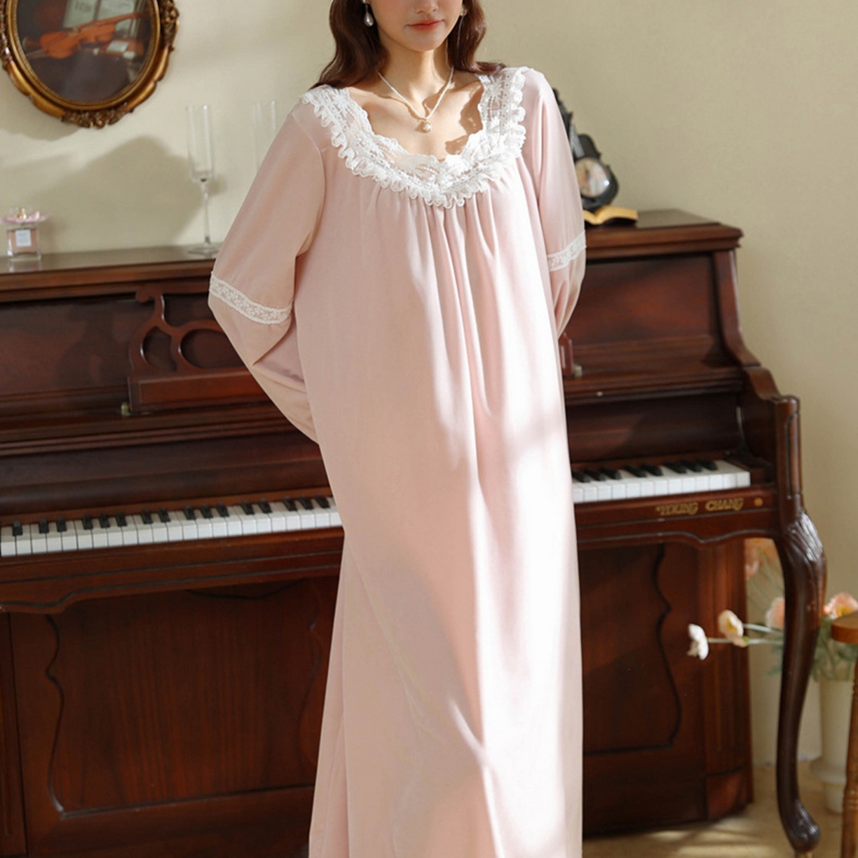 91家纺网 家纺一手货源 找家纺 洛兰沙家居馆 2026新款秋冬宽松复古蕾丝丝绒睡裙少女厚长袖长款公主风蓄热保暖家居服绒睡衣 粉色