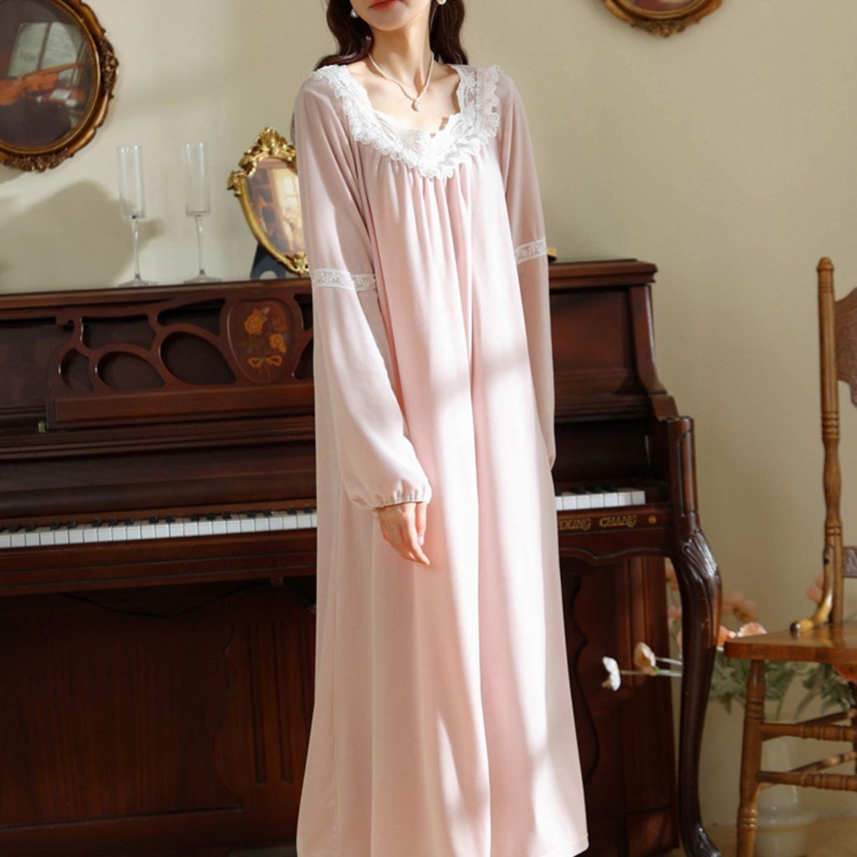 91家纺网 家纺一手货源 找家纺 洛兰沙家居馆 2026新款秋冬宽松复古蕾丝丝绒睡裙少女厚长袖长款公主风蓄热保暖家居服绒睡衣 粉色