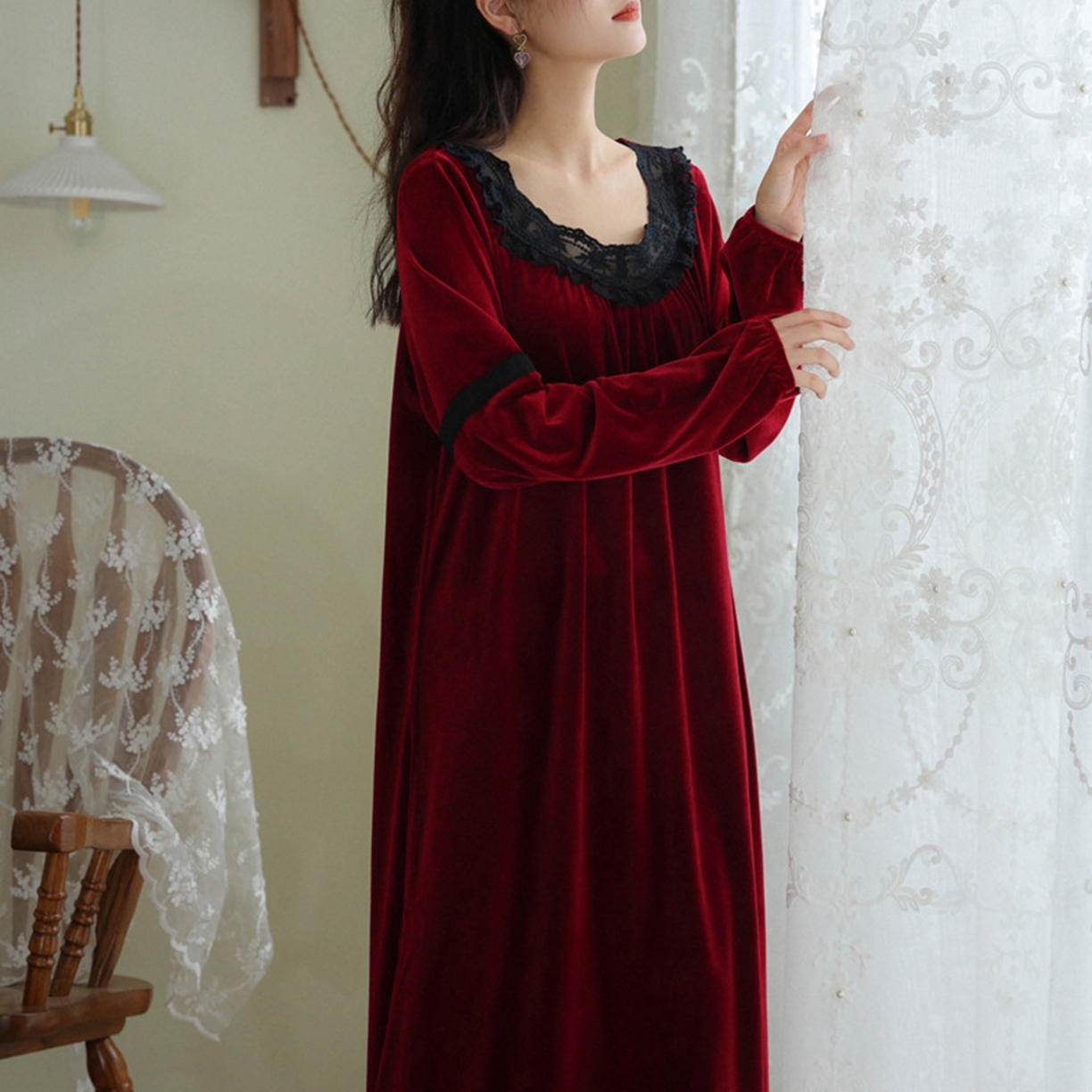 91家纺网 家纺一手货源 找家纺 洛兰沙家居馆 2026新款秋冬宽松复古蕾丝丝绒睡裙少女厚长袖长款公主风蓄热保暖家居服绒睡衣 红色