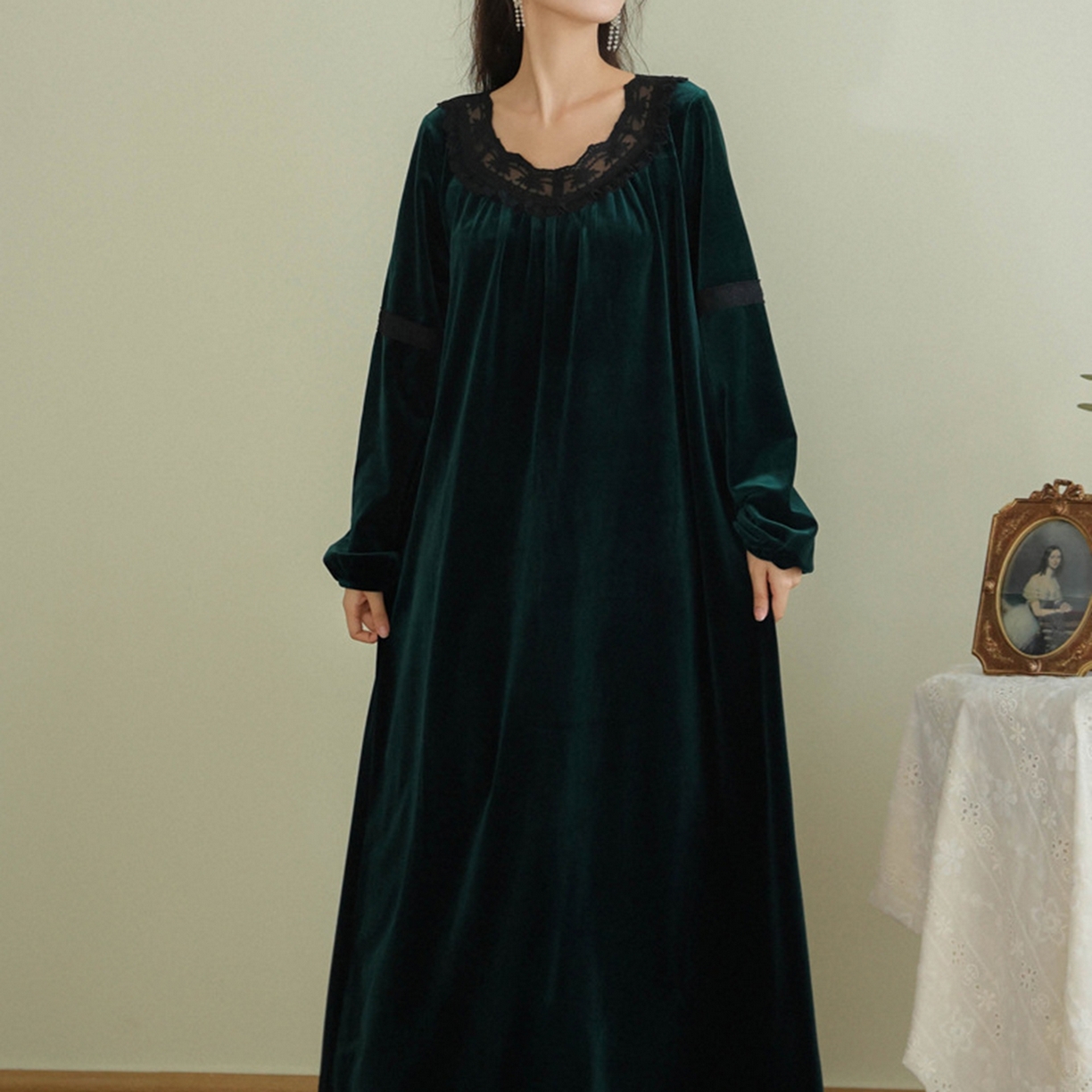 91家纺网 家纺一手货源 找家纺 洛兰沙家居馆 2026新款秋冬宽松复古蕾丝丝绒睡裙少女厚长袖长款公主风蓄热保暖家居服绒睡衣 绿色