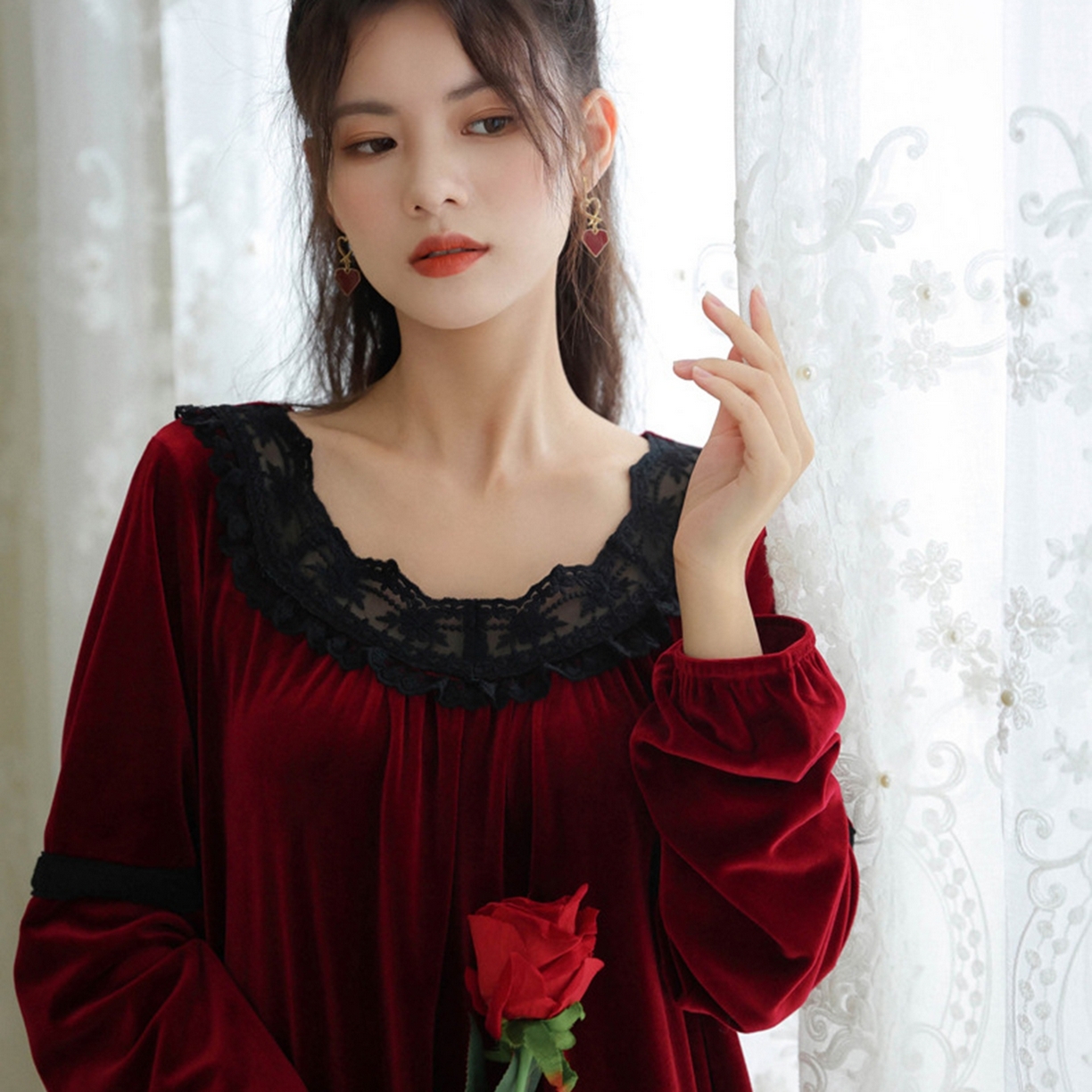 91家纺网 家纺一手货源 找家纺 洛兰沙家居馆 2026新款秋冬宽松复古蕾丝丝绒睡裙少女厚长袖长款公主风蓄热保暖家居服绒睡衣 红色