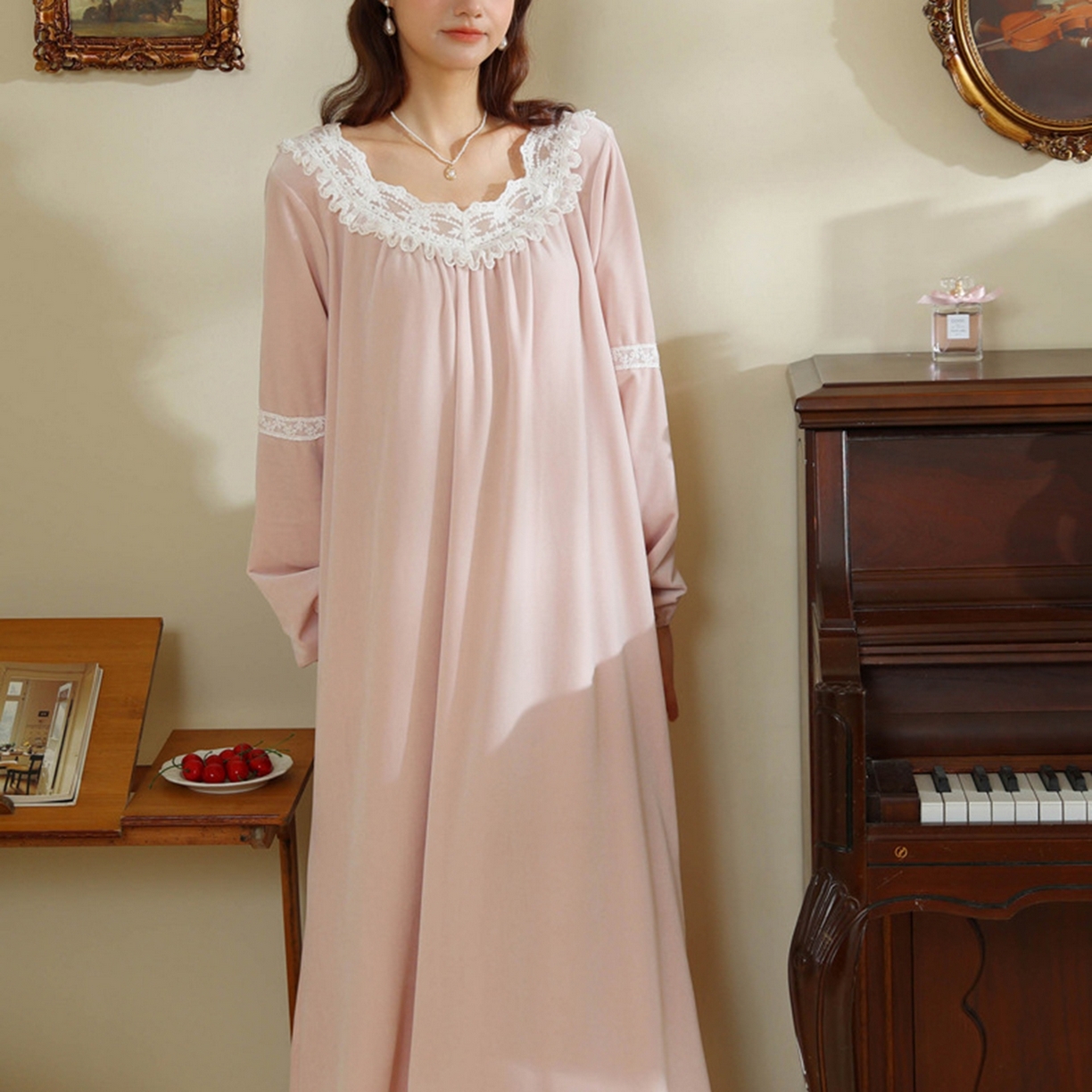 91家纺网 家纺一手货源 找家纺 洛兰沙家居馆 2026新款秋冬宽松复古蕾丝丝绒睡裙少女厚长袖长款公主风蓄热保暖家居服绒睡衣 粉色