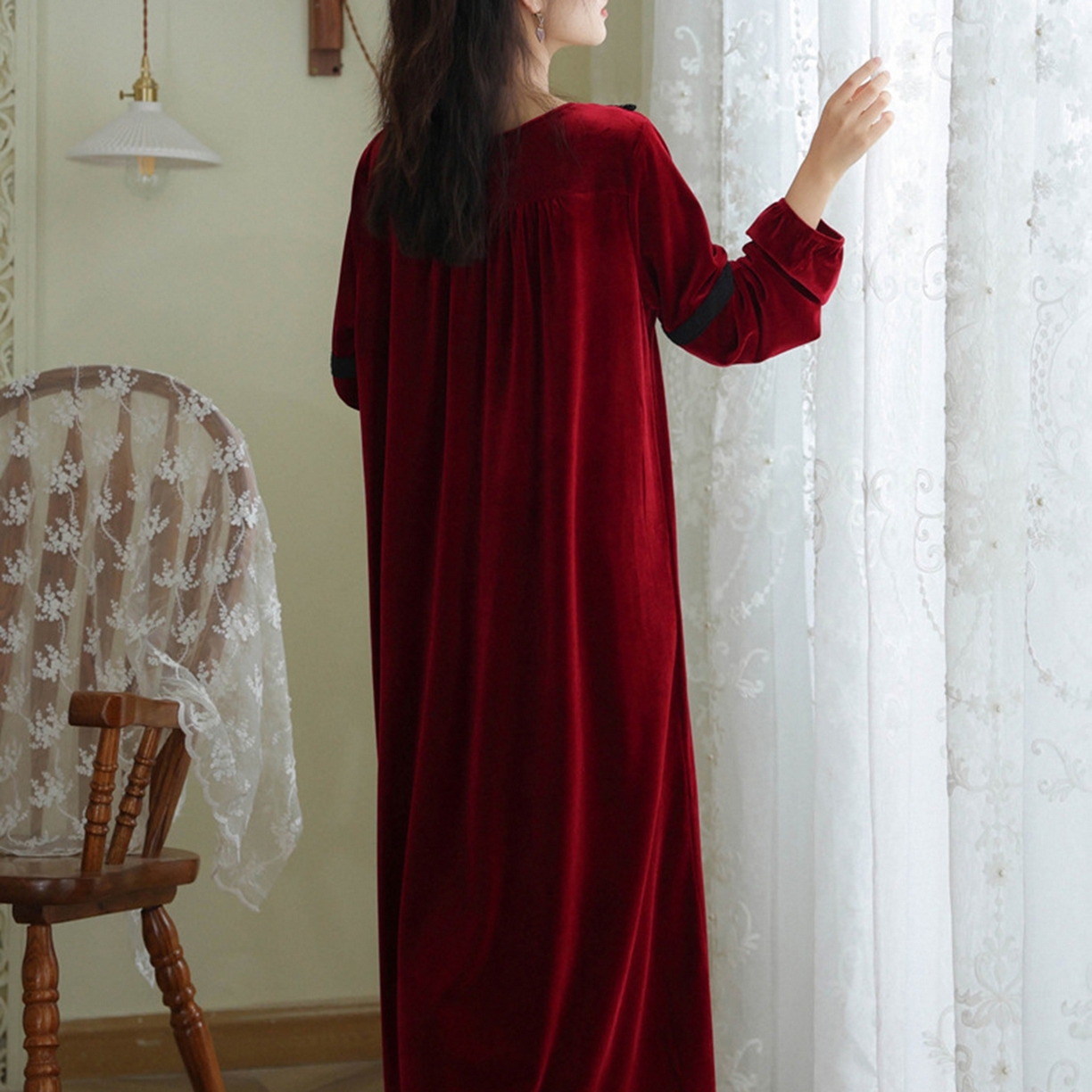 91家纺网 家纺一手货源 找家纺 洛兰沙家居馆 2026新款秋冬宽松复古蕾丝丝绒睡裙少女厚长袖长款公主风蓄热保暖家居服绒睡衣 红色