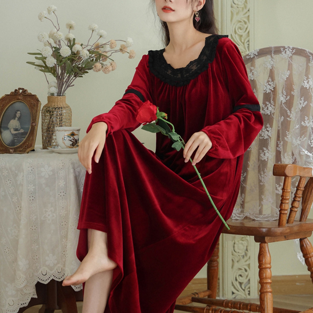 91家纺网 家纺一手货源 找家纺 洛兰沙家居馆 2026新款秋冬宽松复古蕾丝丝绒睡裙少女厚长袖长款公主风蓄热保暖家居服绒睡衣 红色