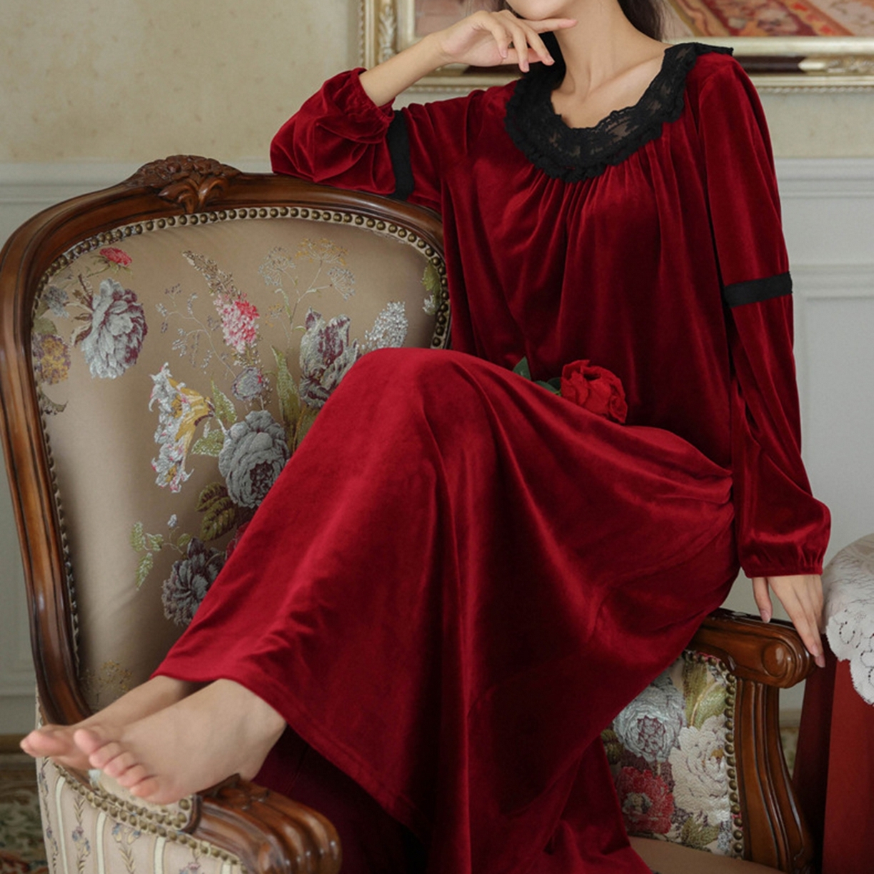 91家纺网 家纺一手货源 找家纺 洛兰沙家居馆 2026新款秋冬宽松复古蕾丝丝绒睡裙少女厚长袖长款公主风蓄热保暖家居服绒睡衣 红色