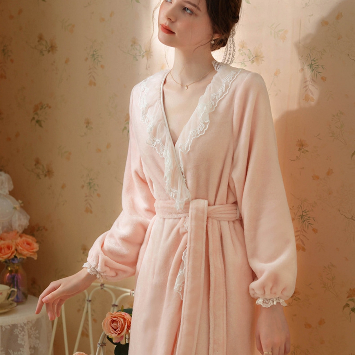 91家纺网 家纺一手货源 找家纺 洛兰沙家居馆 2026新款秋冬宽松复古宫廷绒睡袍少女厚长袖长款公主加厚保暖家居服绒睡衣 嫩粉色