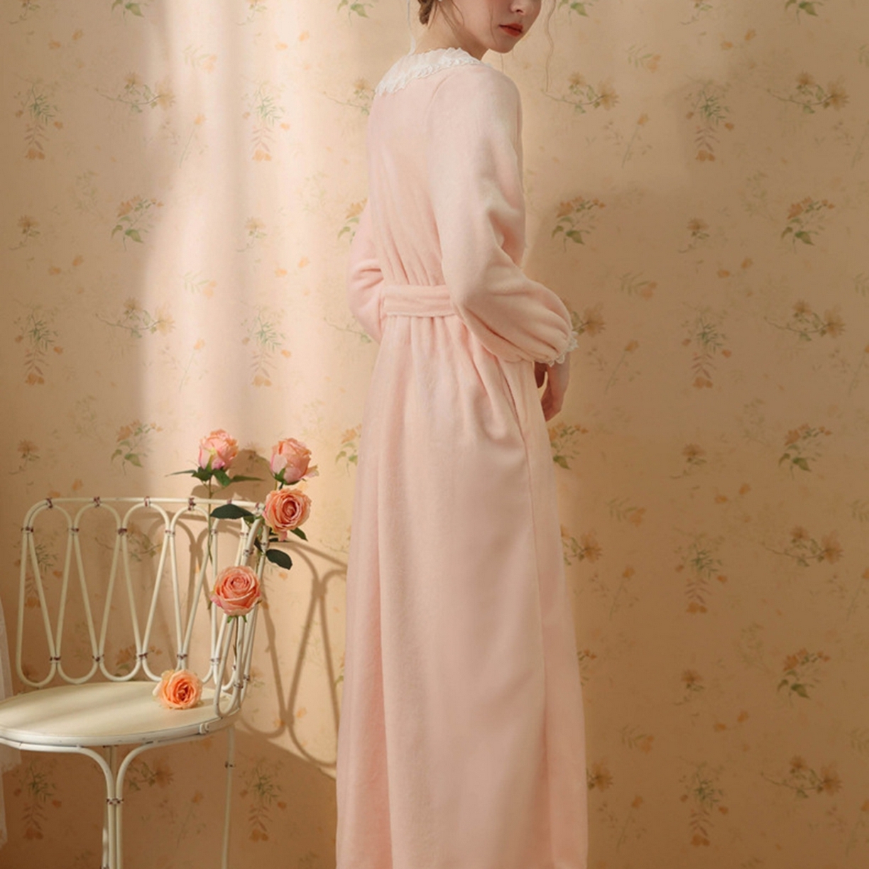 91家纺网 家纺一手货源 找家纺 洛兰沙家居馆 2026新款秋冬宽松复古宫廷绒睡袍少女厚长袖长款公主加厚保暖家居服绒睡衣 嫩粉色